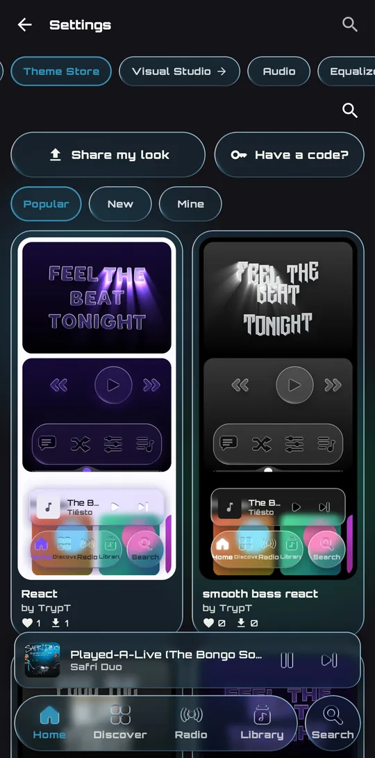 Der Theme-Store: „Meinen Look teilen“, „Code erhalten?“ und Themes, dargestellt mit Songtext, Player und Navigationsleiste.